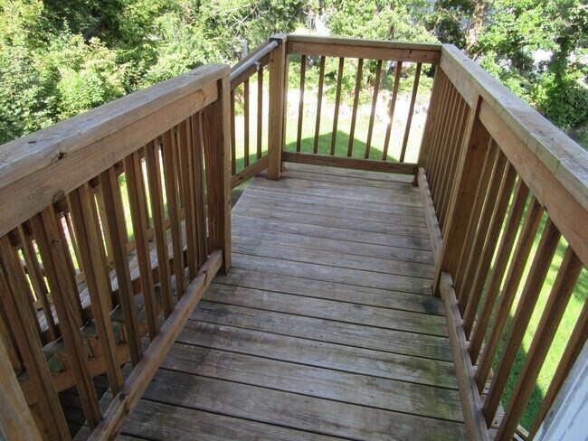 Foto del edificio - Dracut Beautiful 5 Bedroom Apartment Ready for Occupancy!!