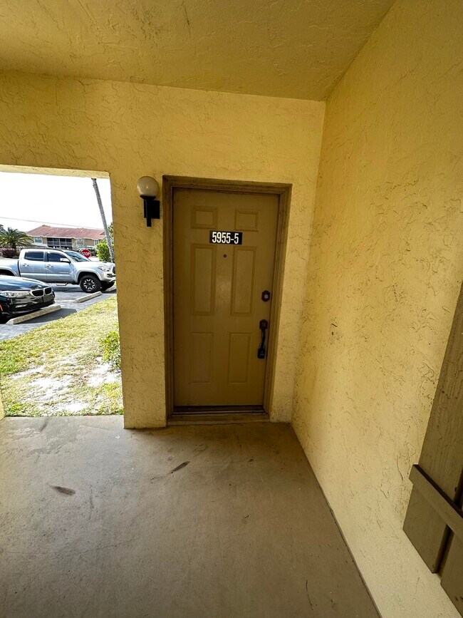 Foto del edificio - 5955 Longbow Ln