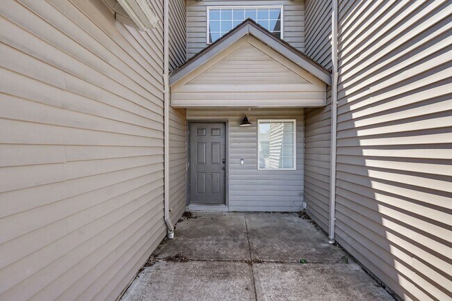 Foto del edificio - 5260-5262 Springcrest Drive
