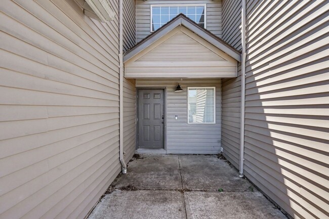 Building Photo - 5260-5262 Springcrest Drive