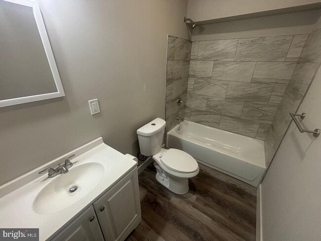 Building Photo - 1204 W Erie Ave