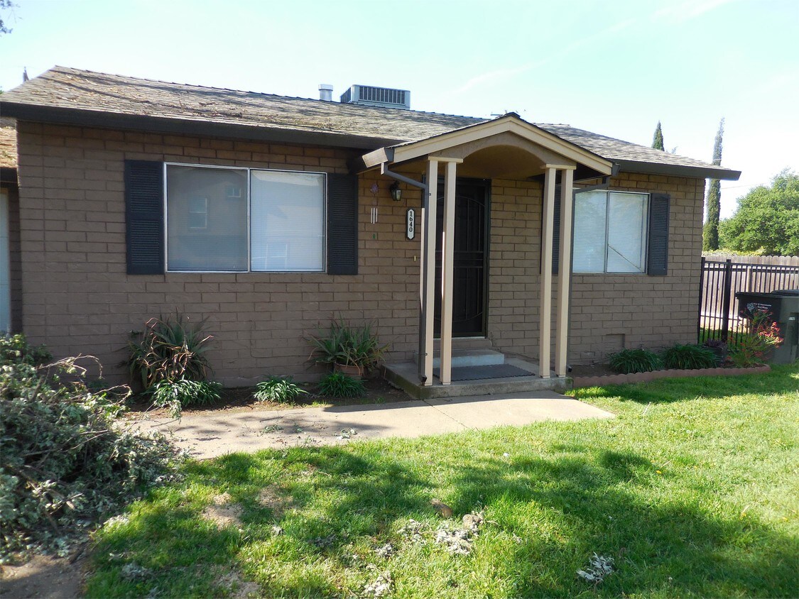 Primary Photo - 1640 South Ave