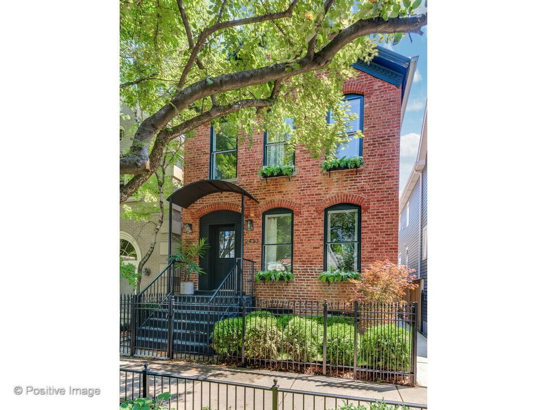 Primary Photo - 2433 N Janssen Ave
