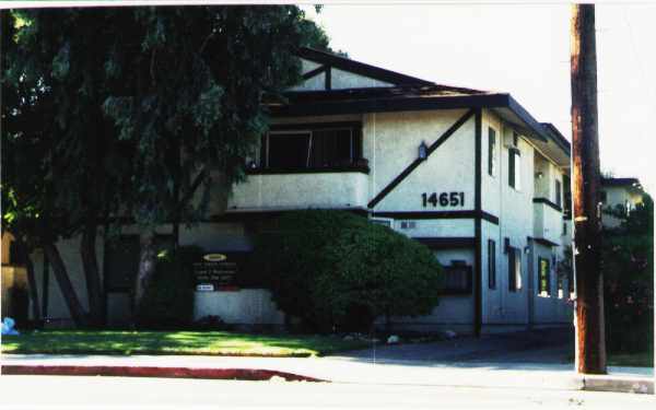 Building Photo - 14651 Vanowen St