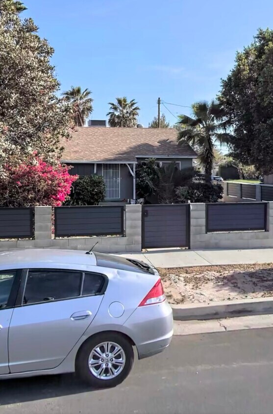 Primary Photo - 17058 Kingsbury St