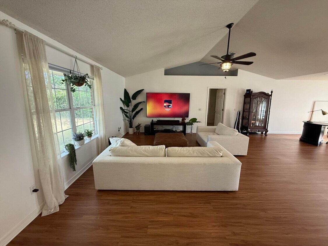 Foto principal - 1957 Cardinal Ln