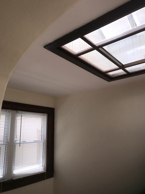Sitting rm w/ sky lite - 624 S Main St