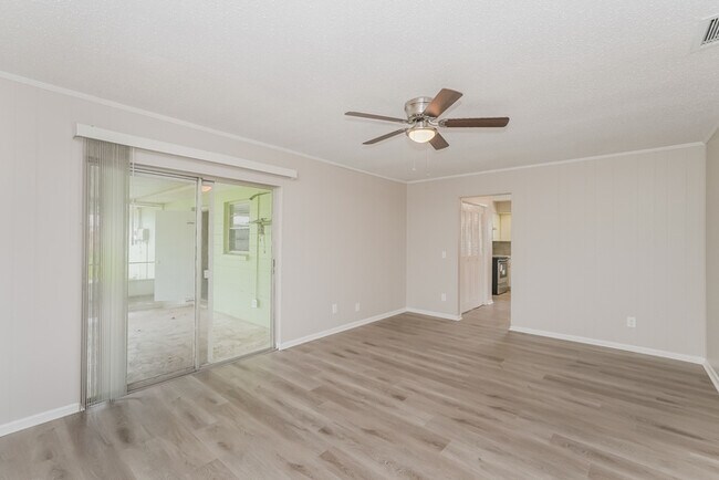 Building Photo - 6142 Donegal W