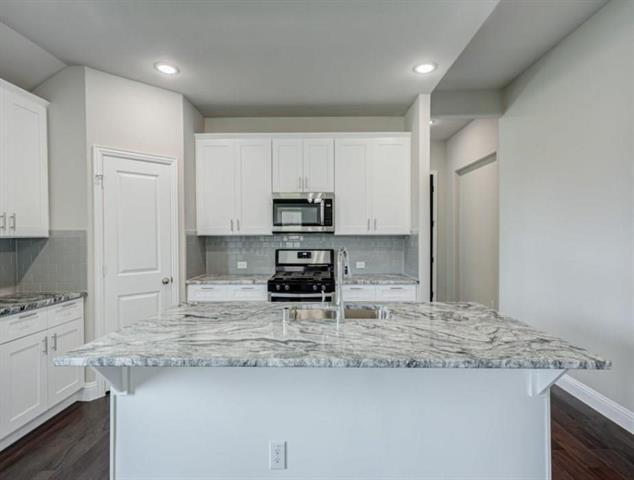 Building Photo - 566 La Grange Dr