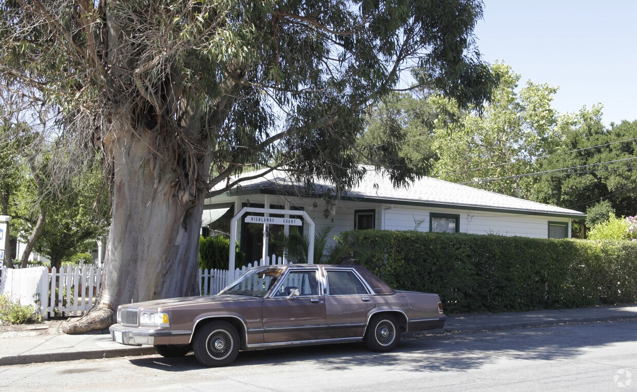 Building Photo - Highlands Court