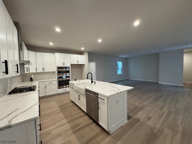 Foto del edificio - 61 Willow Ln