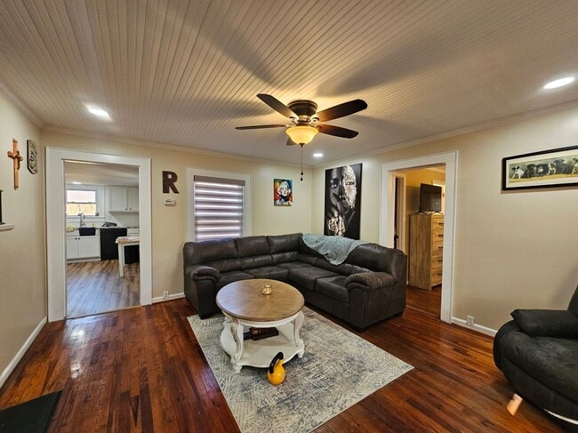 Building Photo - 208 W Main St