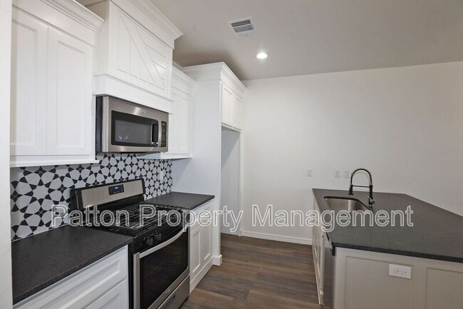 Foto del edificio - 13771 Periwinkle Dr