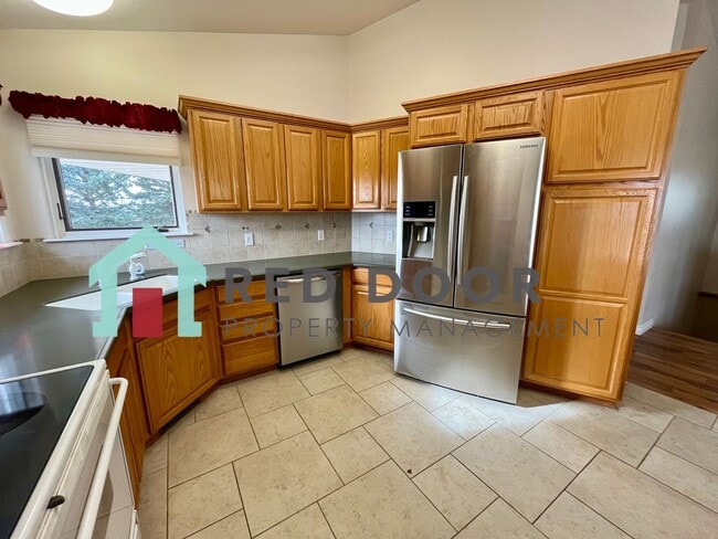 Building Photo - Spacious 4-Bedroom Home on 2.5 Acres Near ...