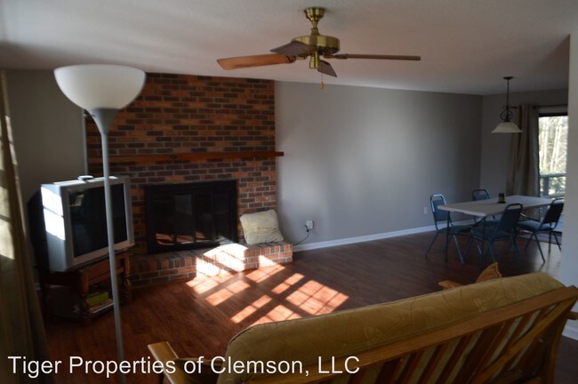 Building Photo - 3 br, 2 bath House - 720 Alpine Dr