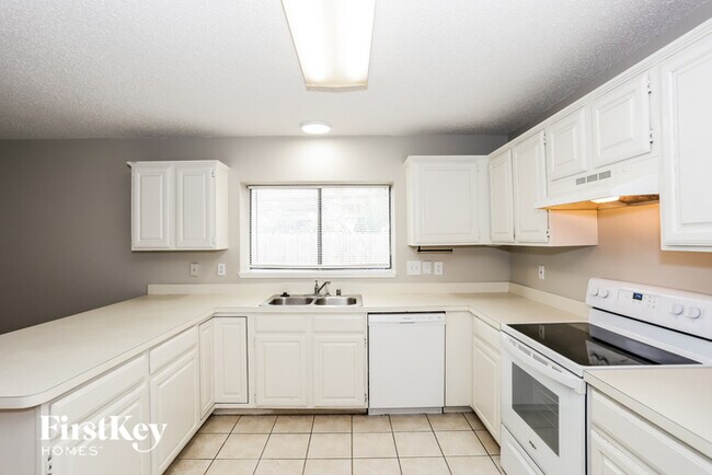 Building Photo - 6912 Club Creek Dr