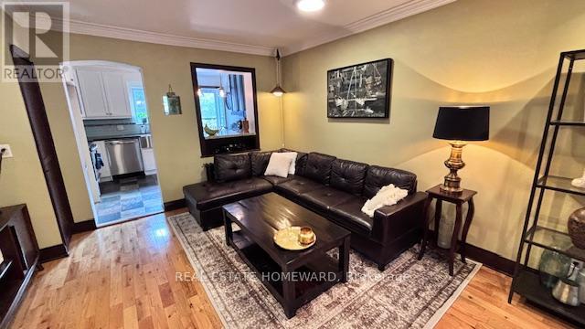 Photo du bâtiment - 457 Mortimer Ave