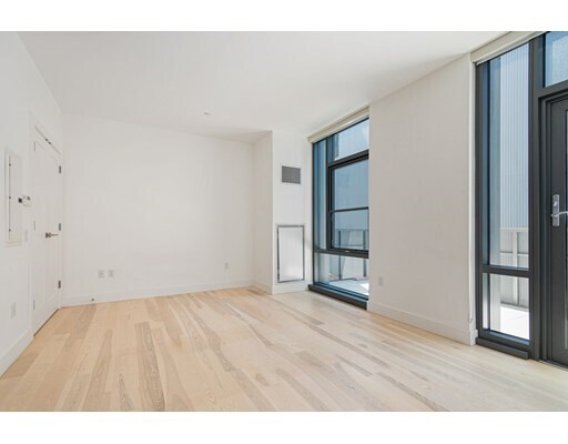 Building Photo - 32 Traveler St