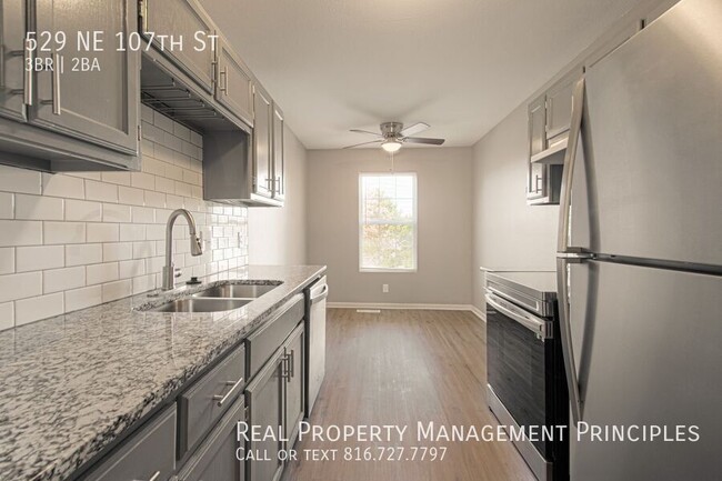 Building Photo - *MOVE-IN SPECIAL* Completely Remodeled, Sp...