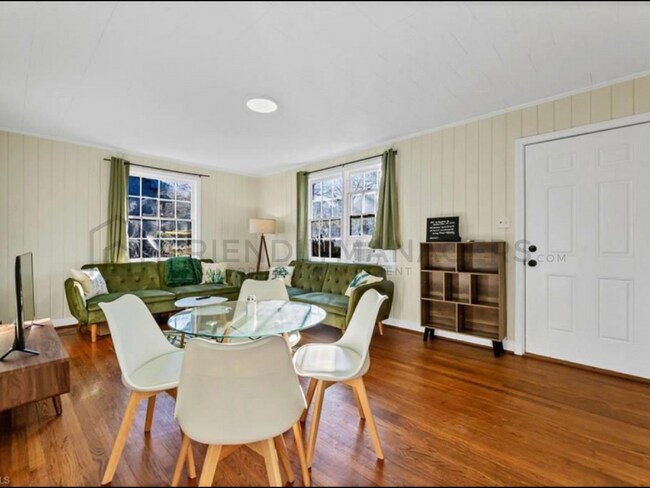 Building Photo - Updated 2 Bed 1 Bath Winston-Salem Rental ...