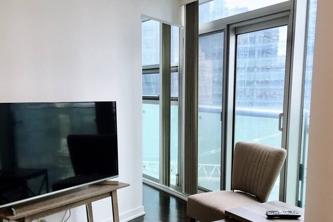 Building Photo - 3-29-29 Bremner Blvd