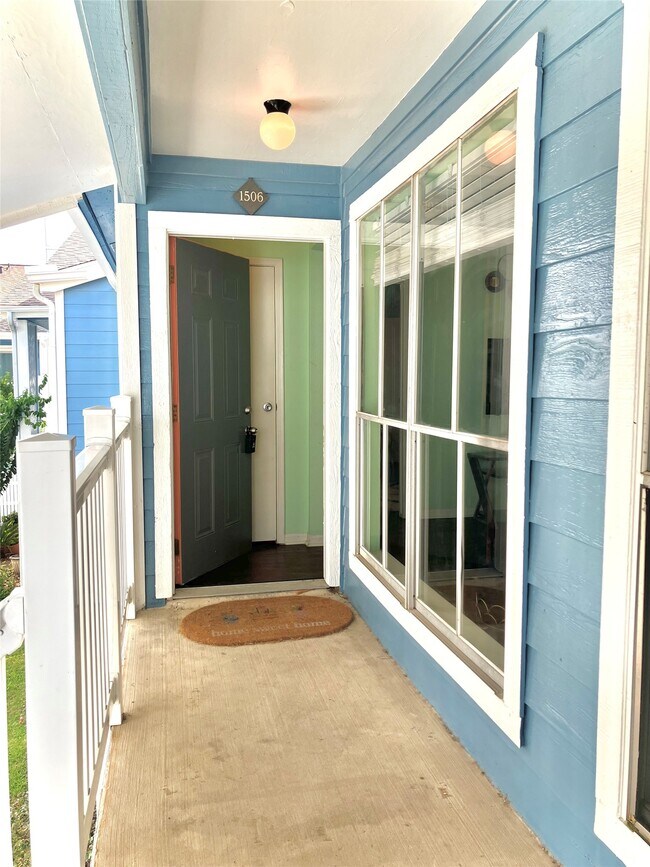 Building Photo - 3506 Cove View Blvd