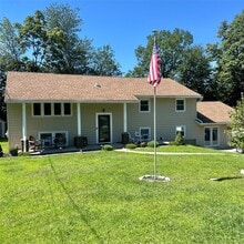Building Photo - 13 Lakeview Dr