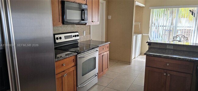 Foto del edificio - 3234 Brewster Dr