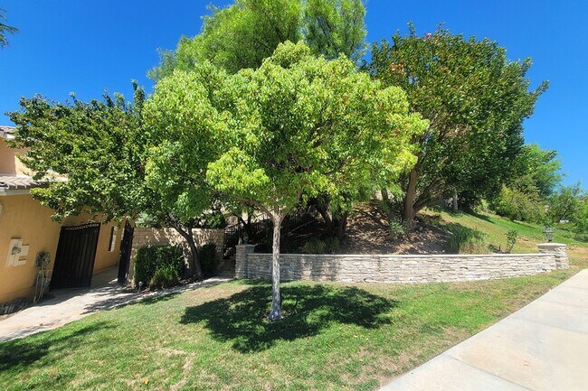 Foto del edificio - Wonderful 4+3 Bright-Sunny-Open in great Area!