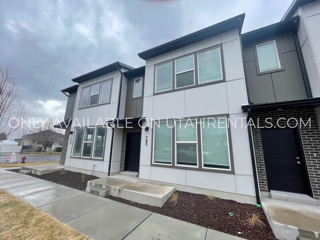 Building Photo - 793 S State Rd