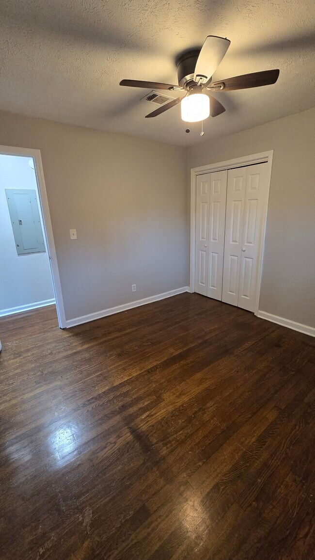 Foto del edificio - 5991 Peco Ln