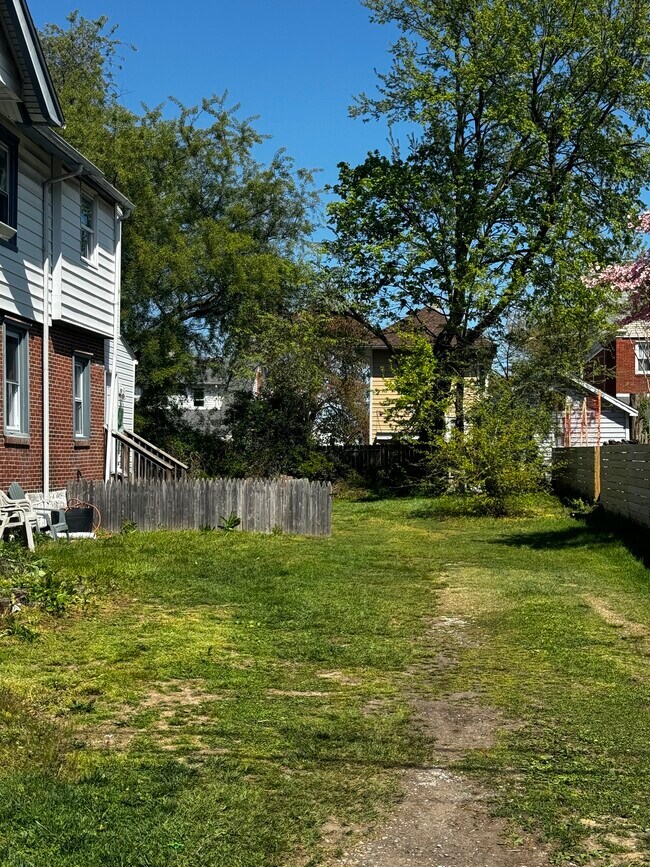 Shared yard access - 247 Melrose Ave