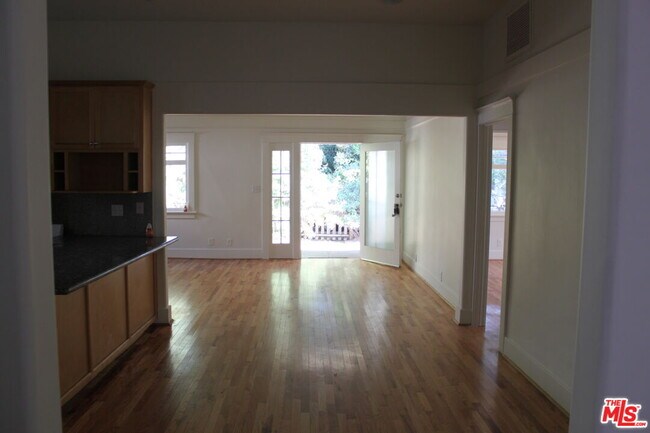 Foto del edificio - 4209 Sunset Dr