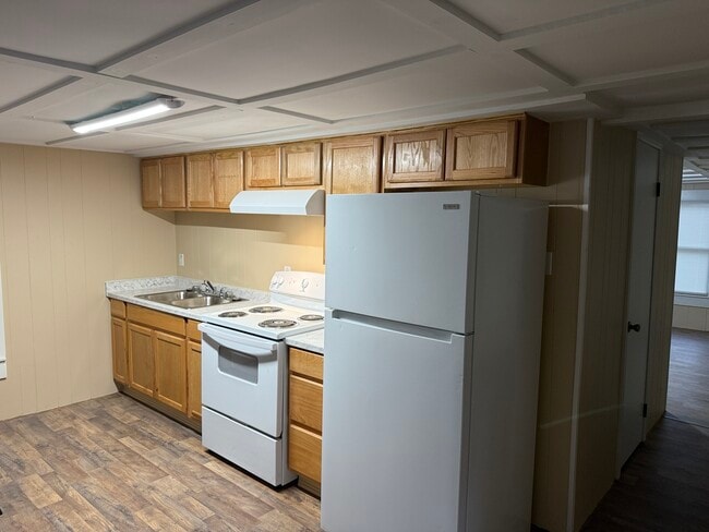 Building Photo - 606 Whiting Ave