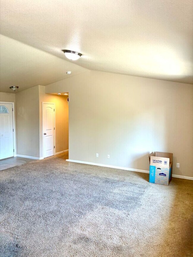 Foto del edificio - Ranch style home with 3 bed 2 bath and ove...