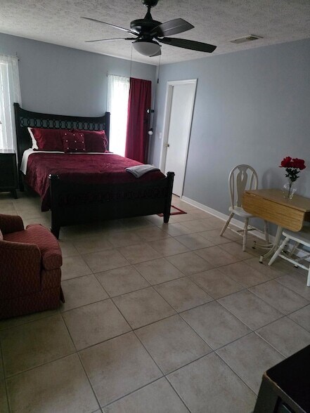 Foto del edificio - 519 NW Marion Ave