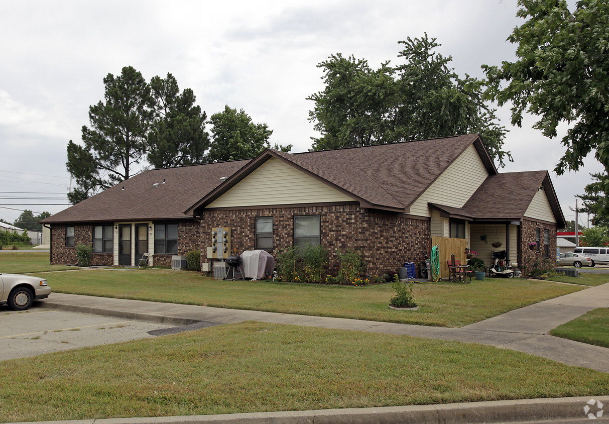 Primary Photo - Pheasant Run Apartments