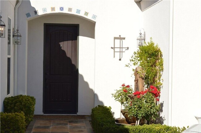 Foto del edificio - Luxury 4 Bedroom 3 Bath single family home...