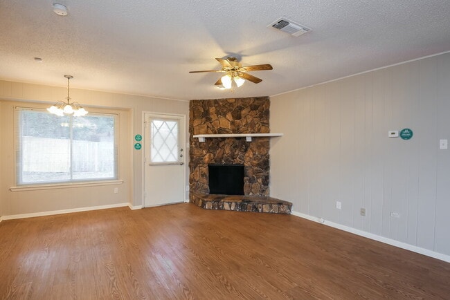Foto del edificio - 1307 Columbine Ct
