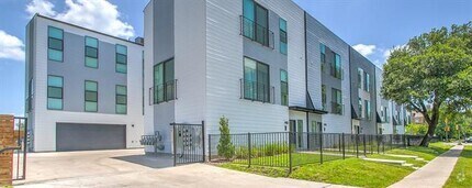 Building Photo - 4905 Live Oak St