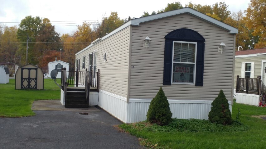 Primary Photo - 12 Circle Dr