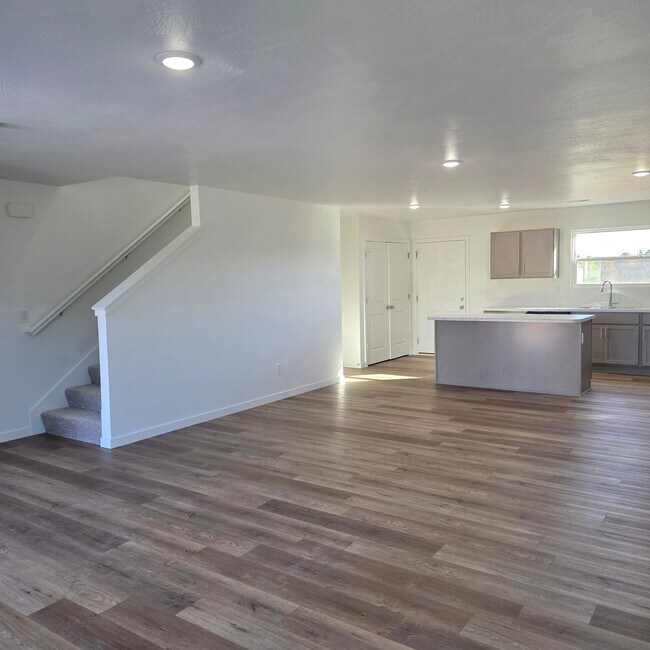 Building Photo - Brand New 4 Bedroom Home