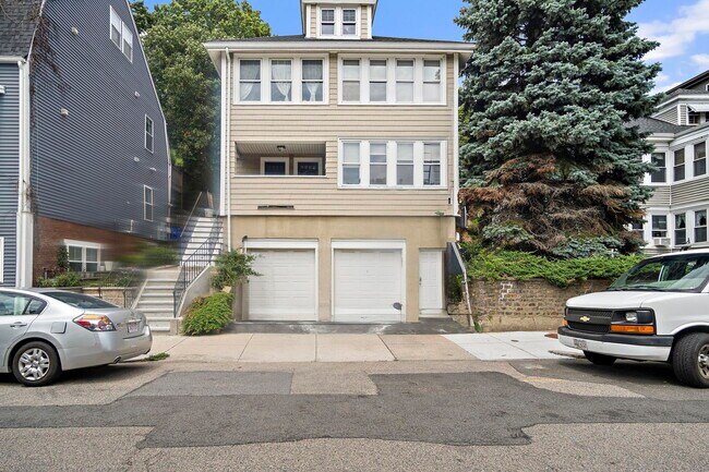 Foto del edificio - 398 E 8th St