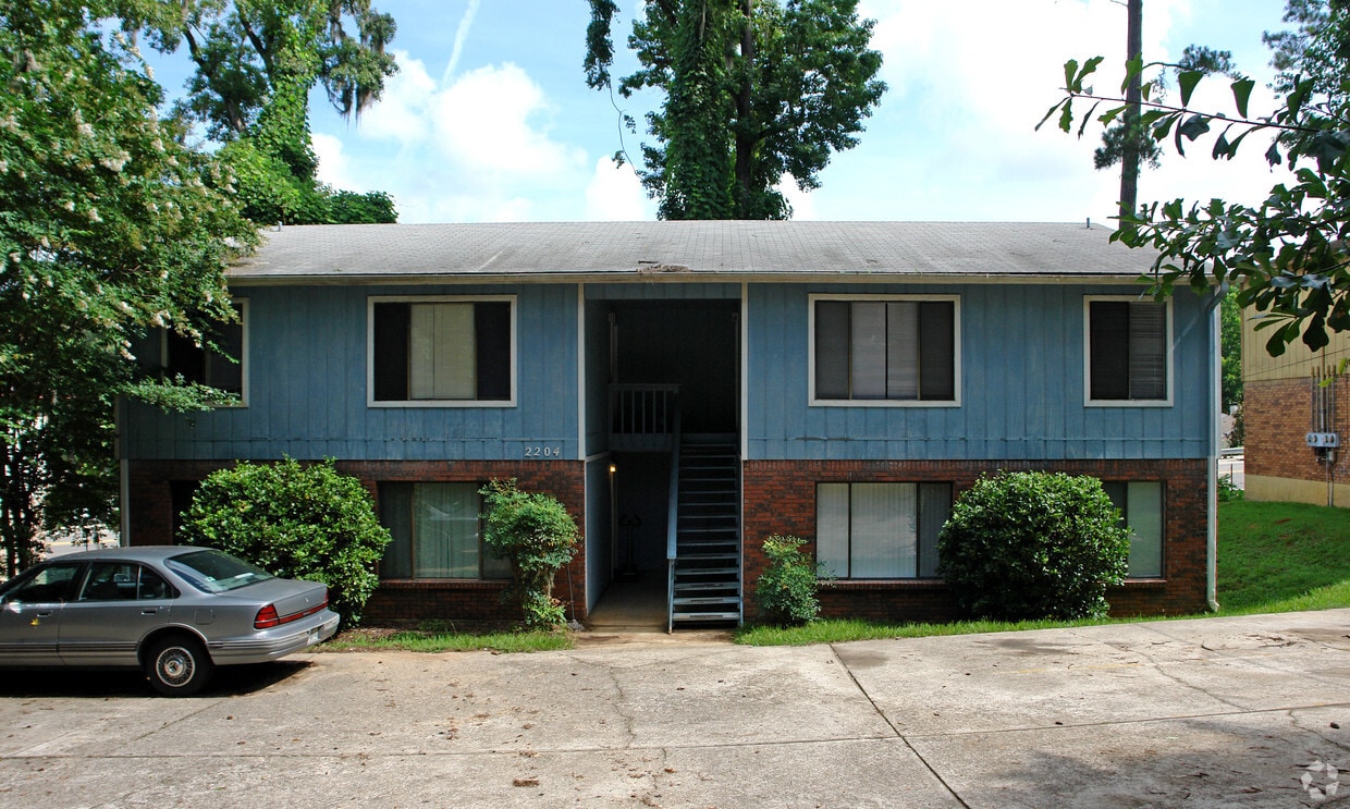 Building Photo - 2204 Claremont Ln