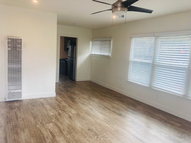 Foto del edificio - 429 W 3rd St