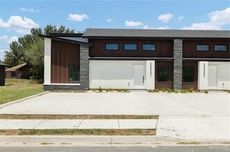 Building Photo - 11 Skyview St