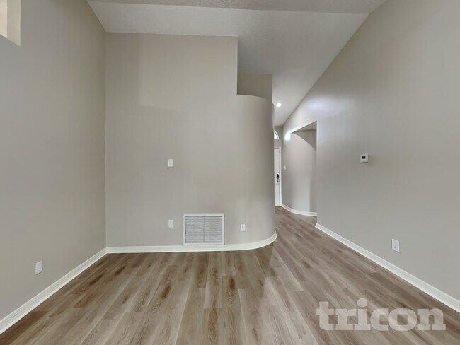 Foto del edificio - 1765 Tinsmith Cir