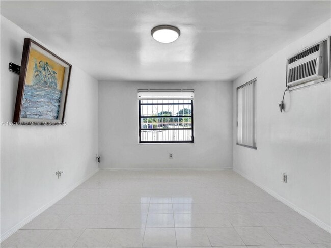 Foto del edificio - 555 SW 67th Ave