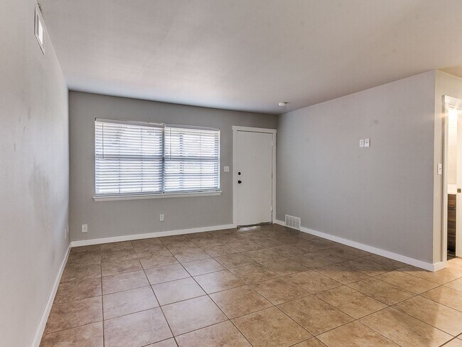 Foto del edificio - Spacious 4 bedroom in Edmond!