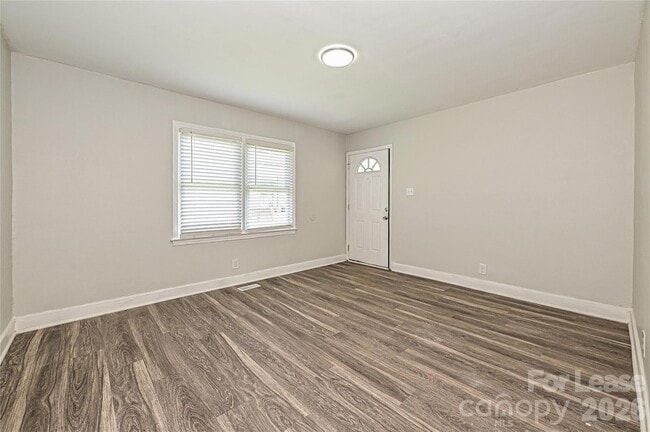 Foto del edificio - 3429 Tappan Pl